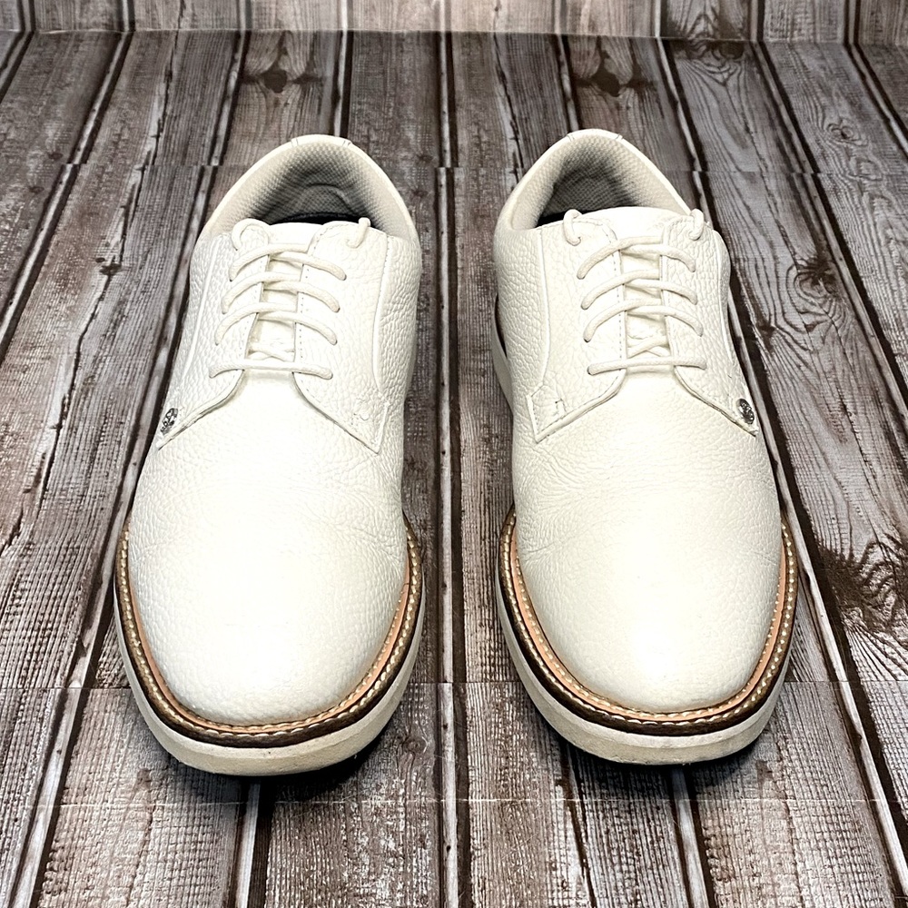 G Fore G4 Men's Gallivanter Golf Shoe in Snow and kakhi Size 9.